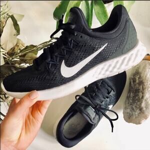 NIKE Black White Skyluxe Running Shoe Sneakers Lace Up Gym Athletic Workout 9.5